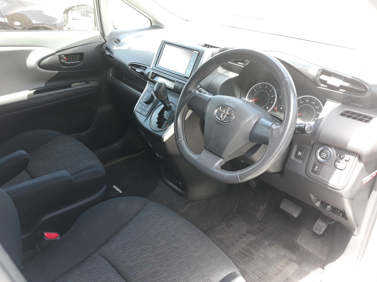 Toyota wish 2010 салон