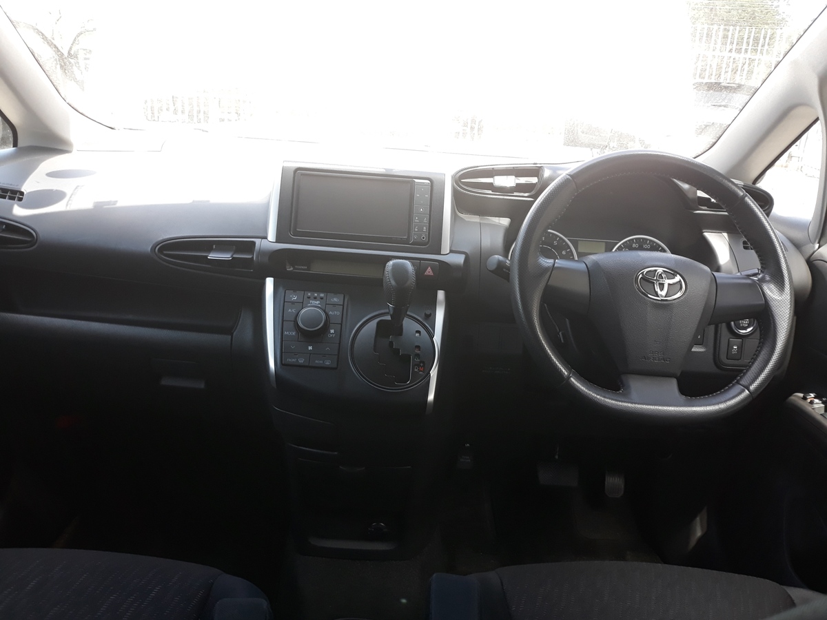 Toyota wish 2010 салон